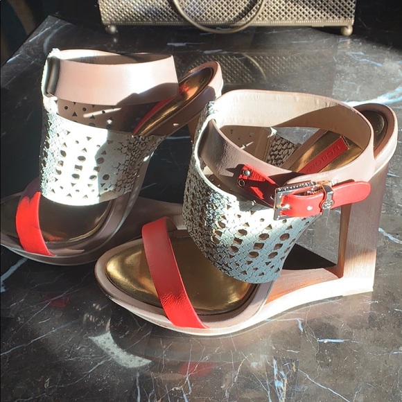 BCBGMaxAzria Basically brand New - Picture 3 of 8